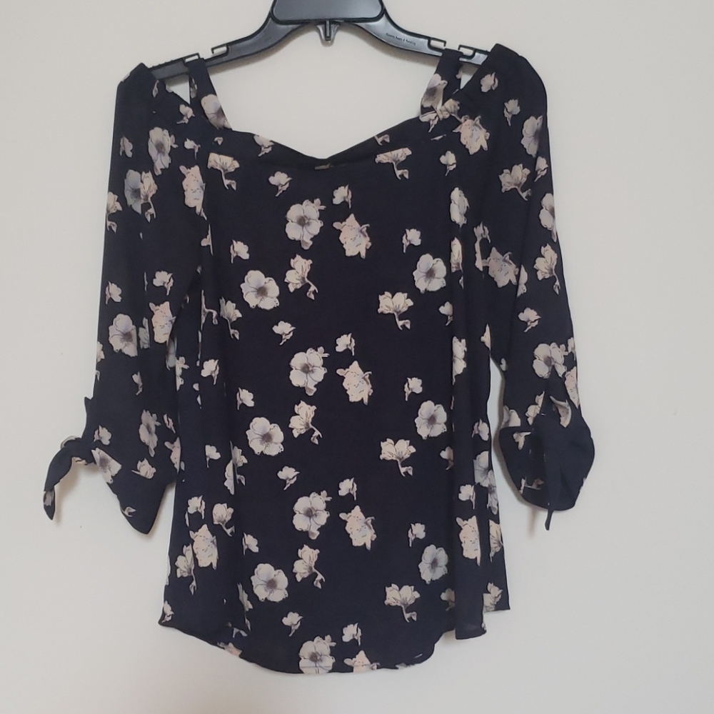 Gorgeous off shoulder top